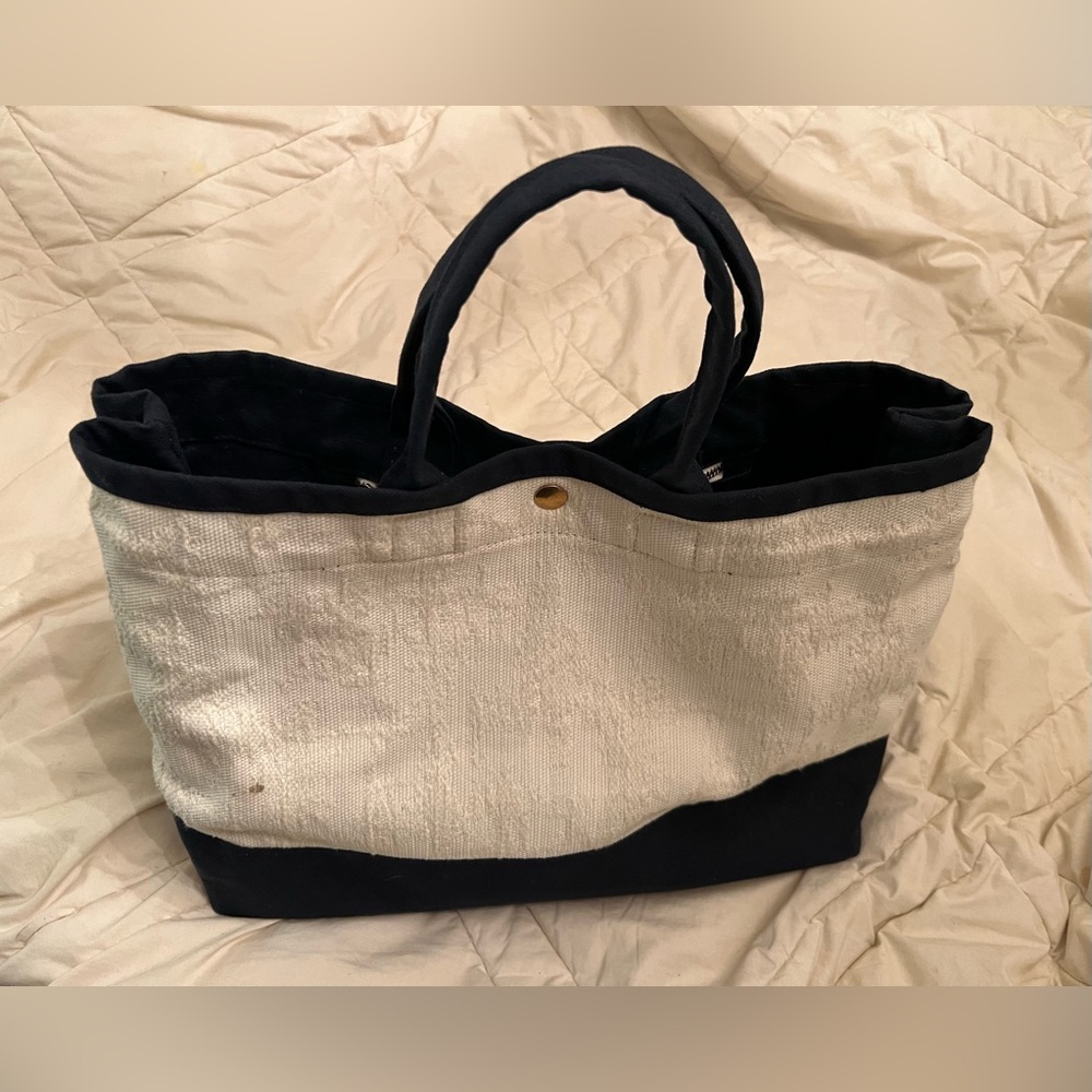 M. MARTIN tote